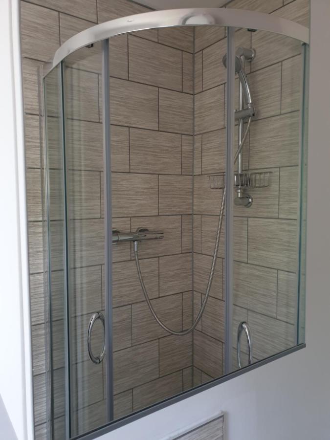 Cheerful 1 Private Room-Ensuite With Free Parking Silverdale  Luaran gambar